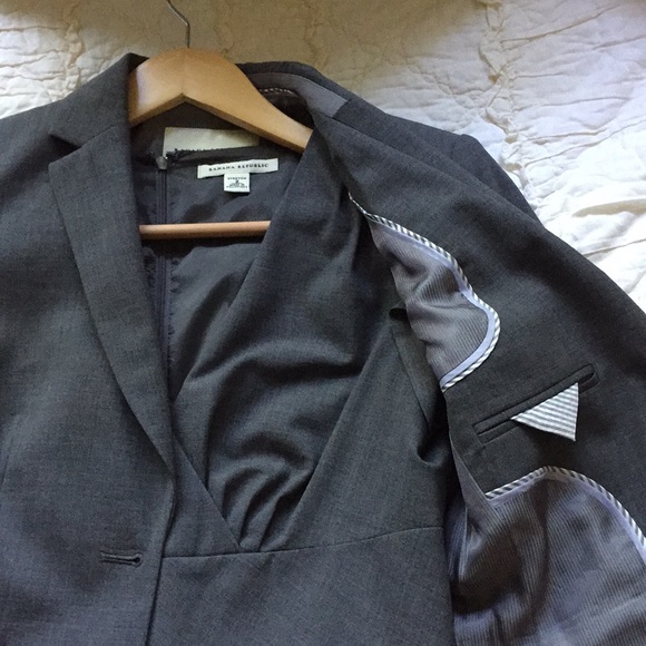 Banana Republic suit jacket - Picture 2 of 4